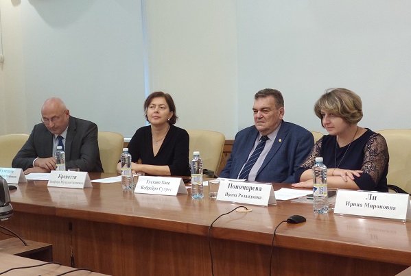Советник Посольства Кубы в РФ и представители ЮУрГГПУ.jpg